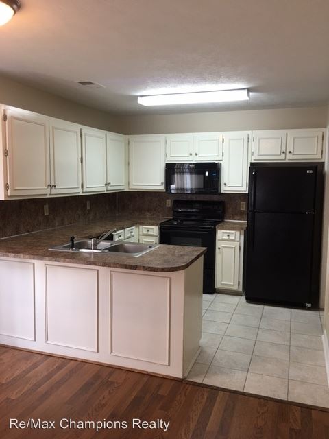 Foto del edificio - 6173 Trestlewood Dr