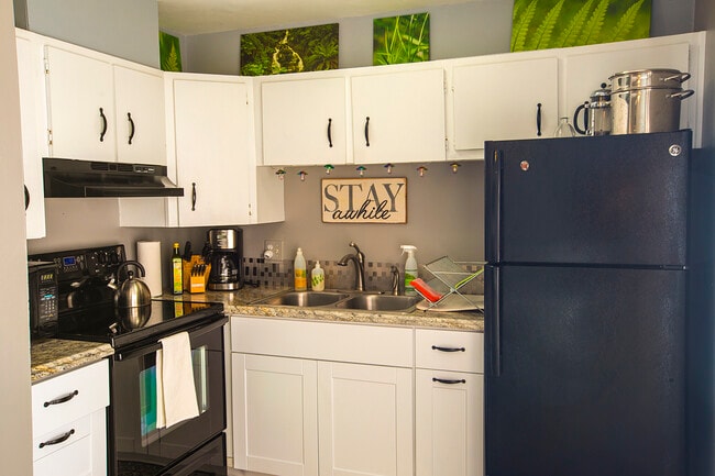 Kitchen - 1760 Eaton St Apartments