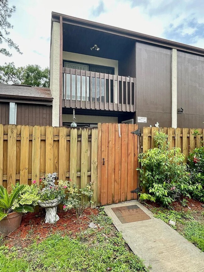Building Photo - 1331 Windsor Dr