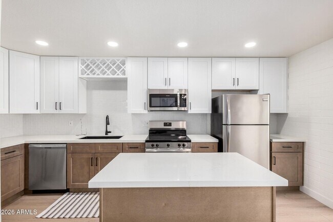 Foto del edificio - 4848 N Woodmere Fairway