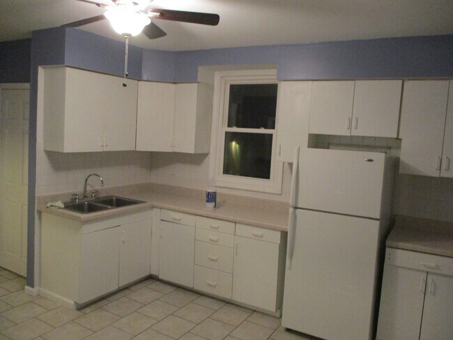 Kitchen - 2834 N Lawndale Ave