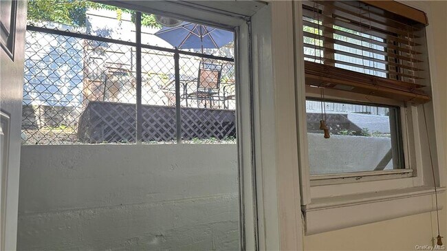 Building Photo - 3807 Greystone Ave