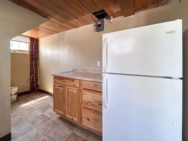 Building Photo - Charming Studio Near UNC – On-Site Parking...