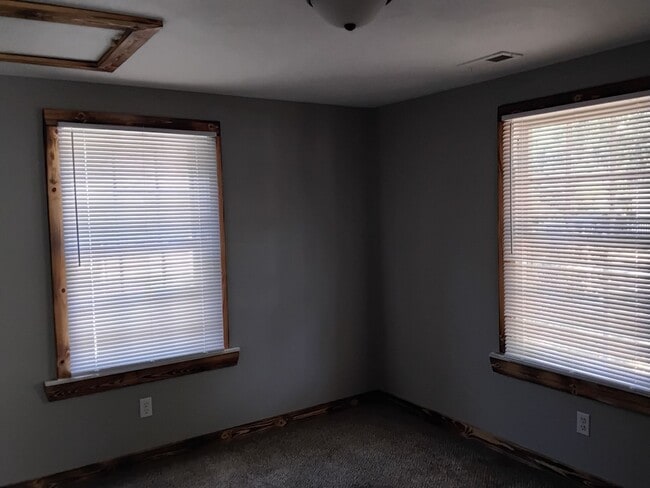 Foto del edificio - 2127 N Grace Ave
