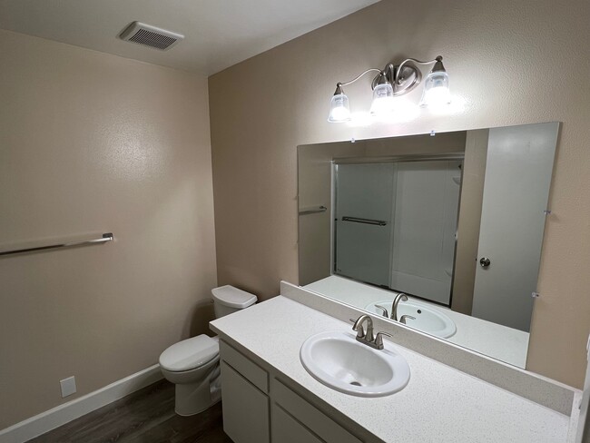 Building Photo - 548 Boynton Avenue