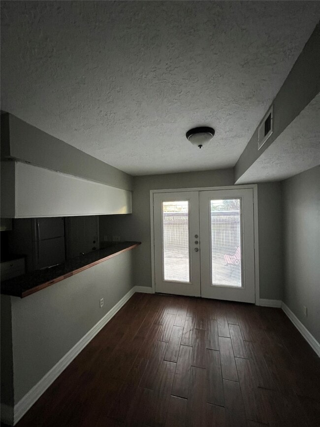 Foto del edificio - 1945 Miramar Green St