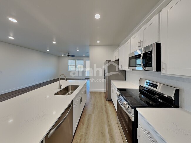 Building Photo - 13937 E 101st Ave