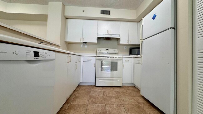 Building Photo - 7808 Sonoma Springs Cir