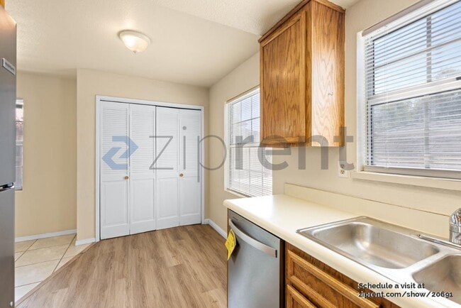 Building Photo - 399 G St