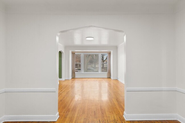 Foto del edificio - 8142 S Yates Blvd