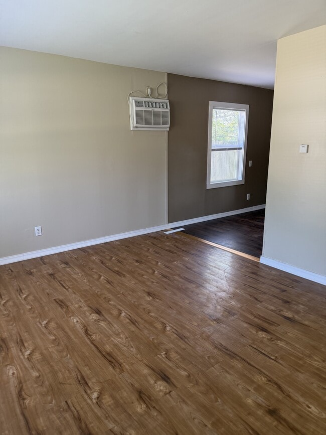 Building Photo - 1805 Southwood Dr