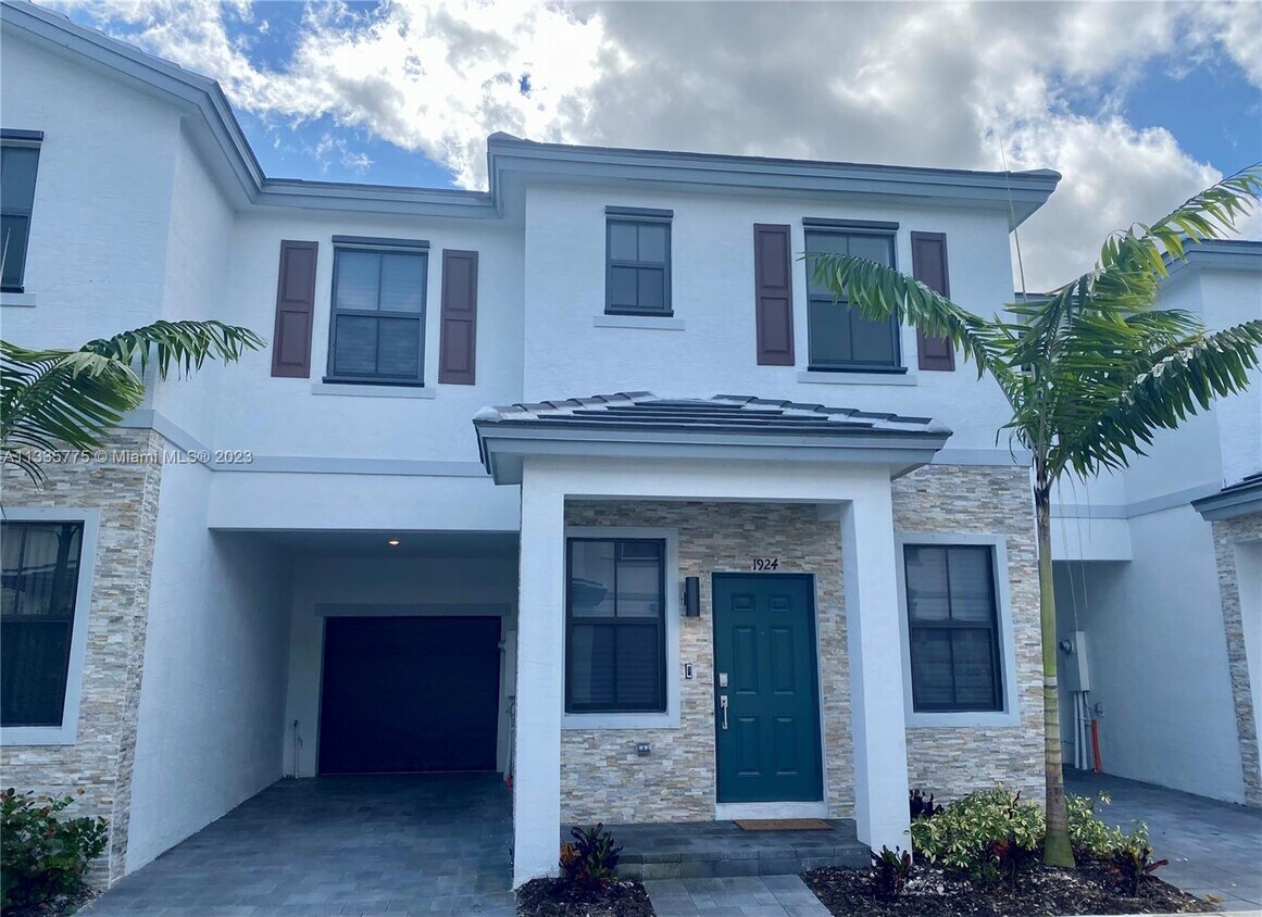 1924 SW 5th St, Fort Lauderdale, FL 33312 Townhome Rentals in Fort