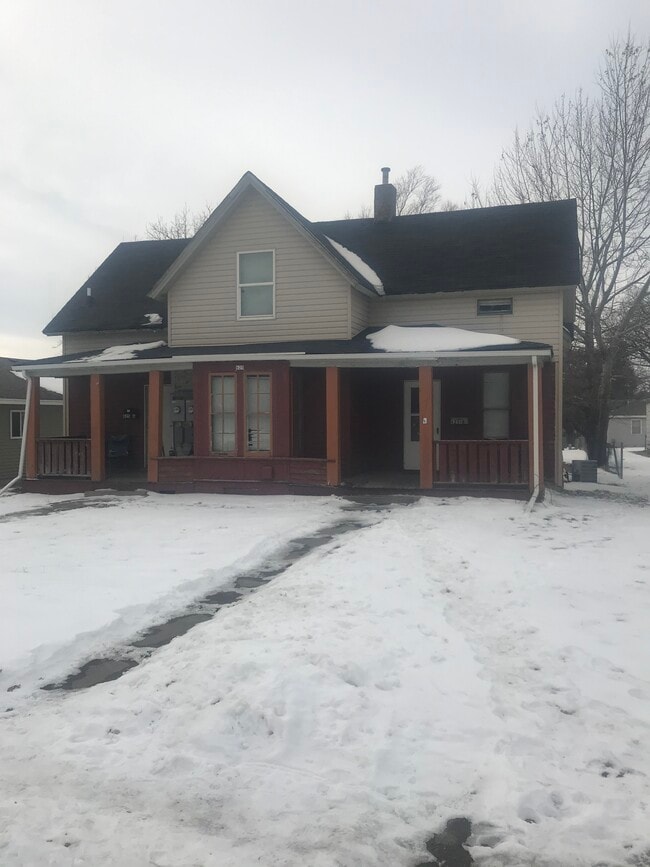 Frente - 625 14th Ave