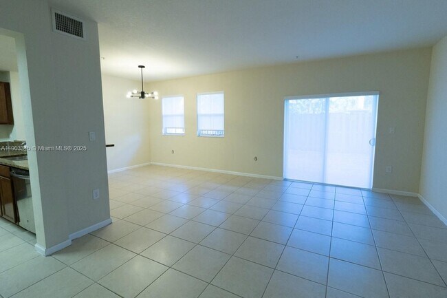 Foto del edificio - 8740 NW 97th Ave