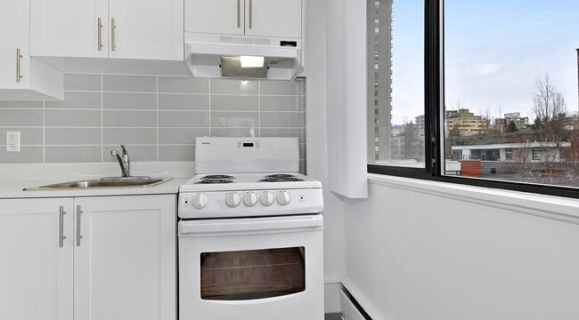 Photo du bâtiment - Pacific Beach Apartments