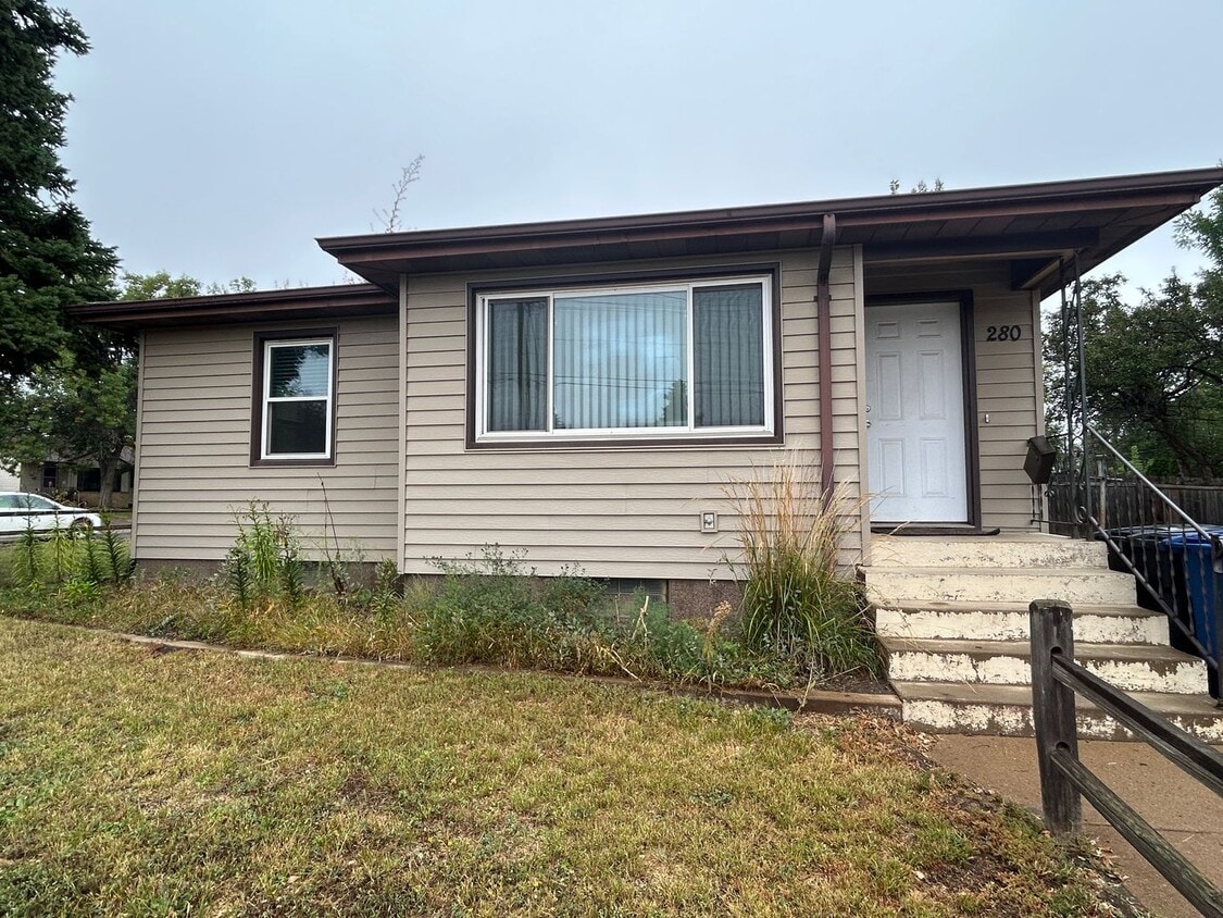 Foto principal - Lovely 2 bedroom Upstairs of a Duplex for ...