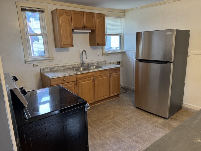 Building Photo - 56 Chapel St