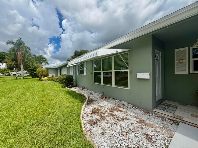 Foto del edificio - 705 High Point Blvd N