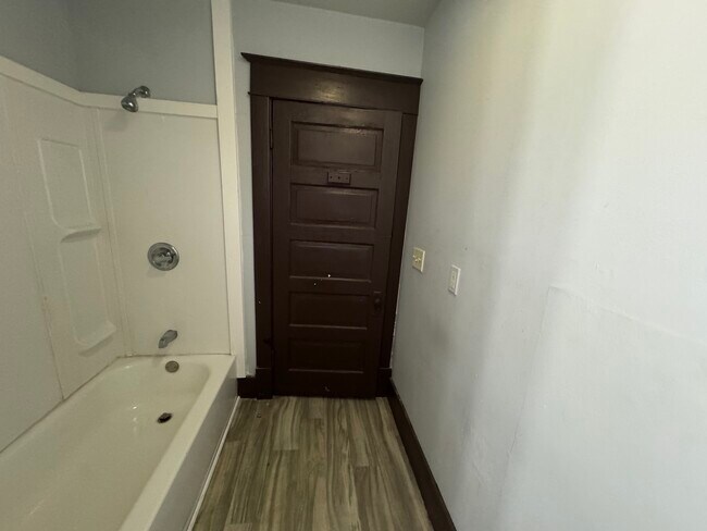 Foto del edificio - 1003 Main-E