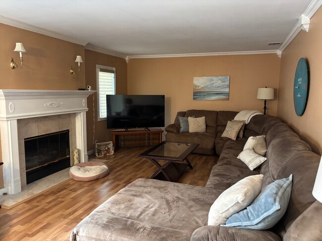 Building Photo - 16 Eastwood Pl