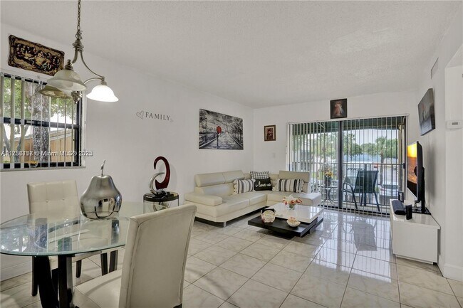 Foto del edificio - 7425 SW 152nd Ave