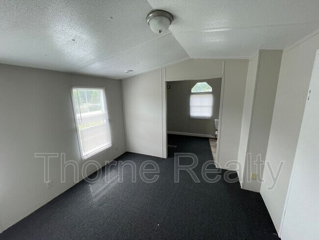 Foto del edificio - 126 Hemlock Ln