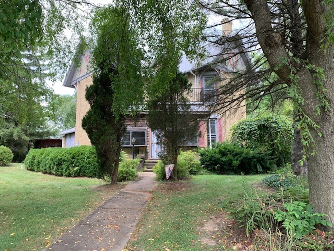 Primary Photo - ROSEVILLE, OHIO 4-5 BEDROOOM HOUSE