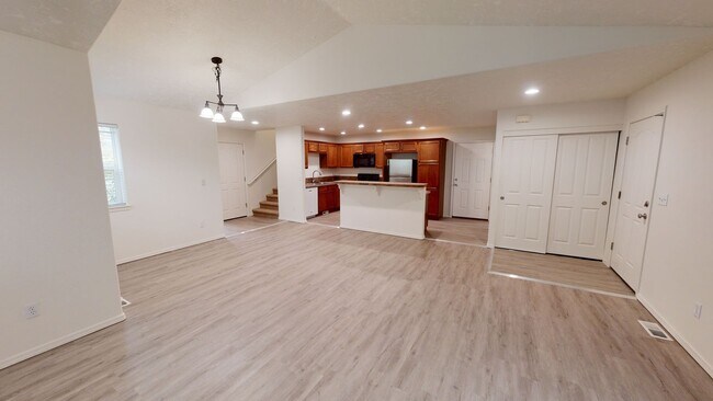 Building Photo - Two Level End Town Home  in Cascadia Villa...