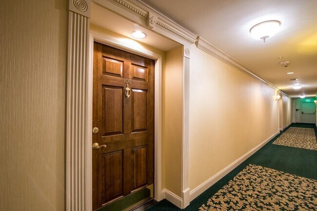 Building Photo - 28106 Plantation Dr NE