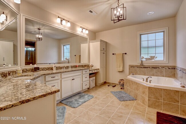 Building Photo - 448 Jacob Mott Dr