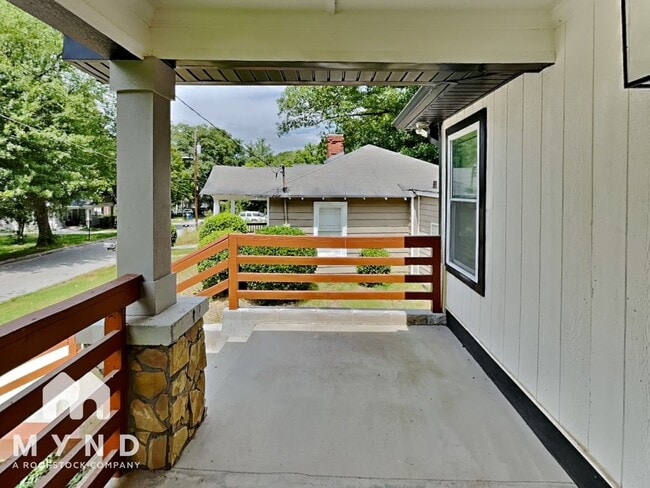 Foto del edificio - 963 Sims Ave NW