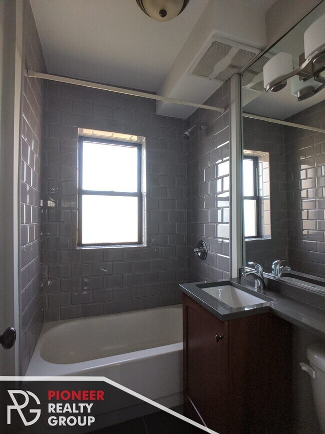 Foto del edificio - 556 W Arlington Pl