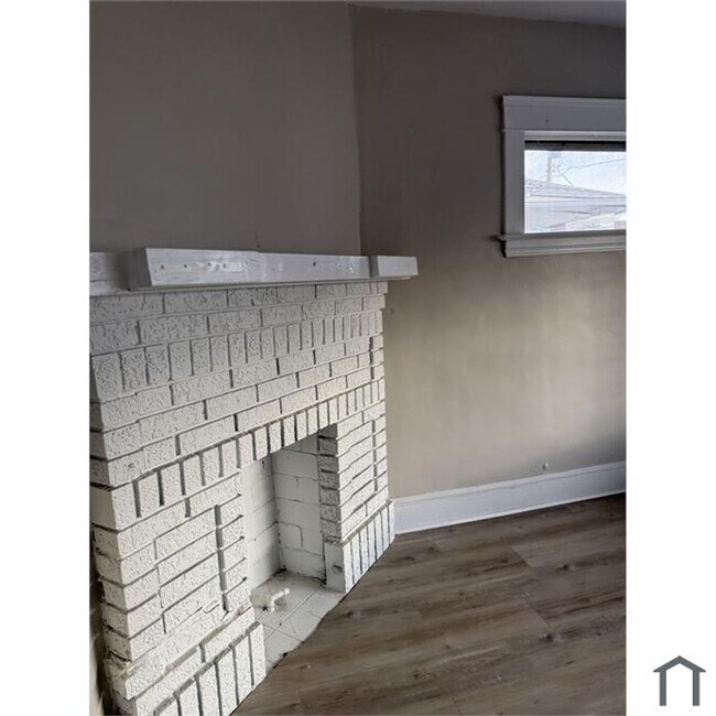 Building Photo - 11903 Fairport Ave