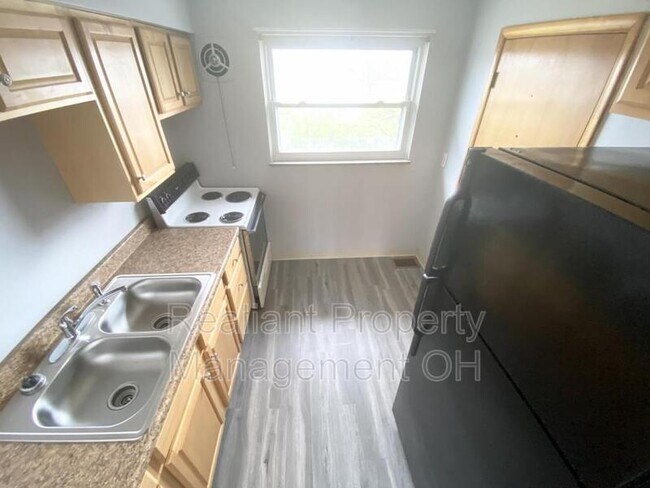 Building Photo - 1425 NW Washington Blvd