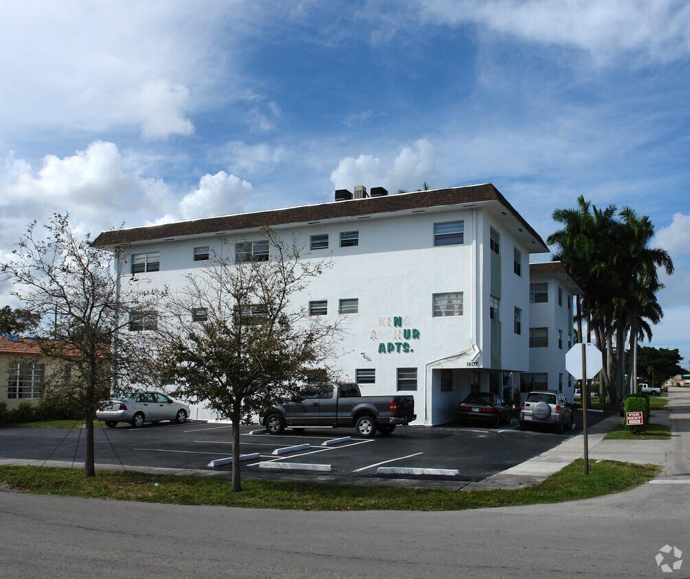 Building Photo - King Arthur Apartments