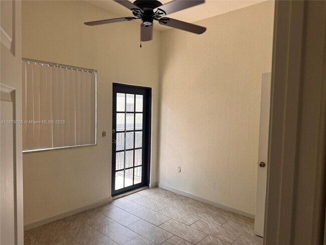 Foto del edificio - 2851 Riverside Dr