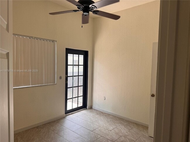 Building Photo - 2851 Riverside Dr