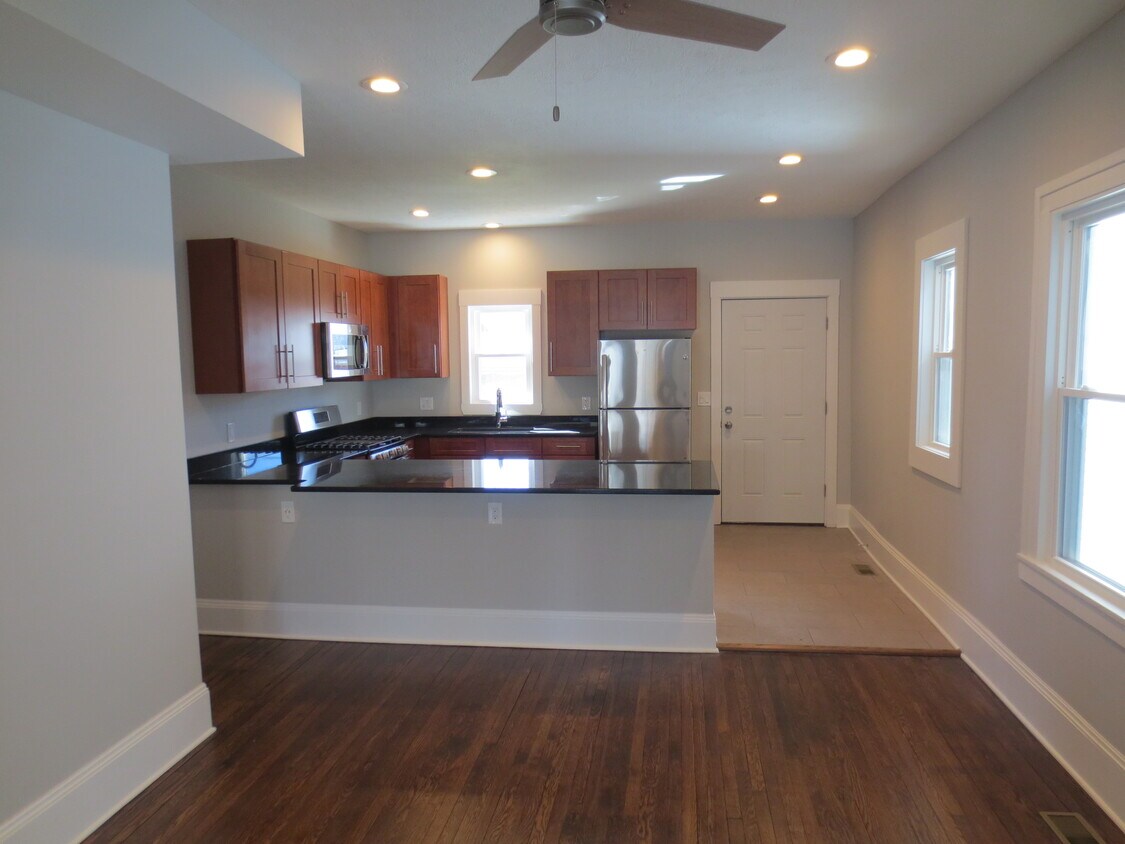 Foto principal - 1448 W 54th St