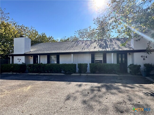 Foto del edificio - 614 Mill St