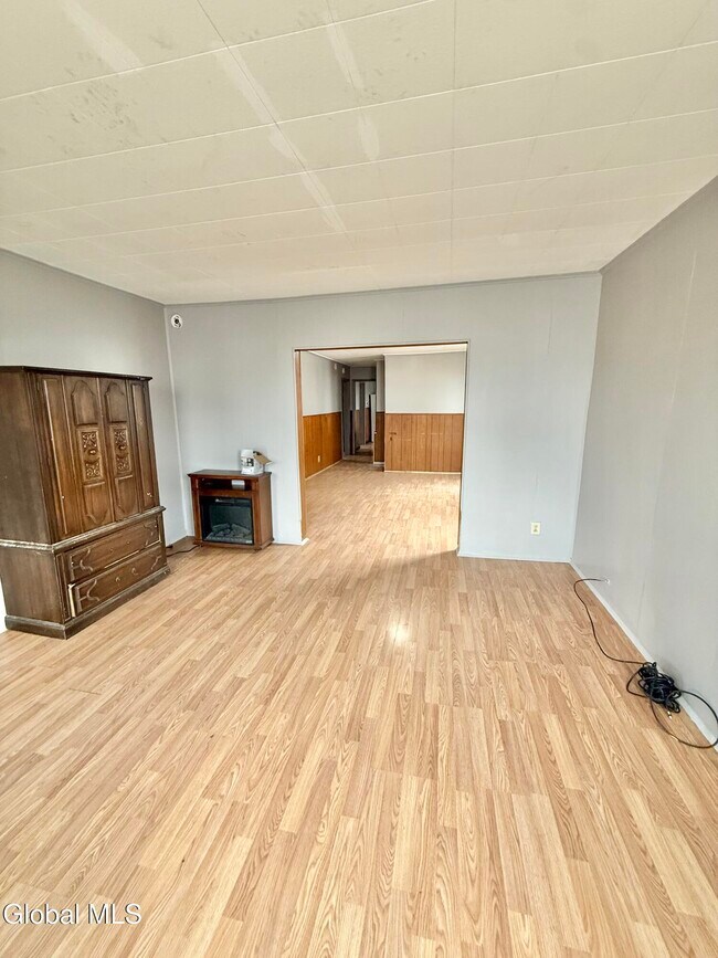 Foto del edificio - 1738 Van Vranken Ave.