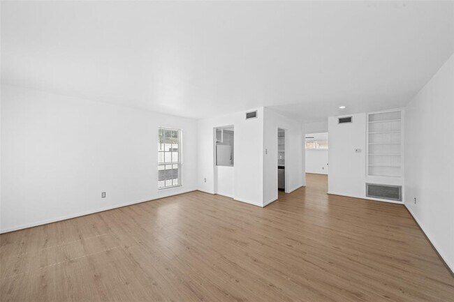 Building Photo - 6410 Del Monte Dr