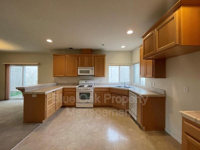 Building Photo - 1307 Yosemite Dr