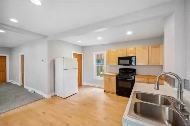 Building Photo - 1609 3rd St NE