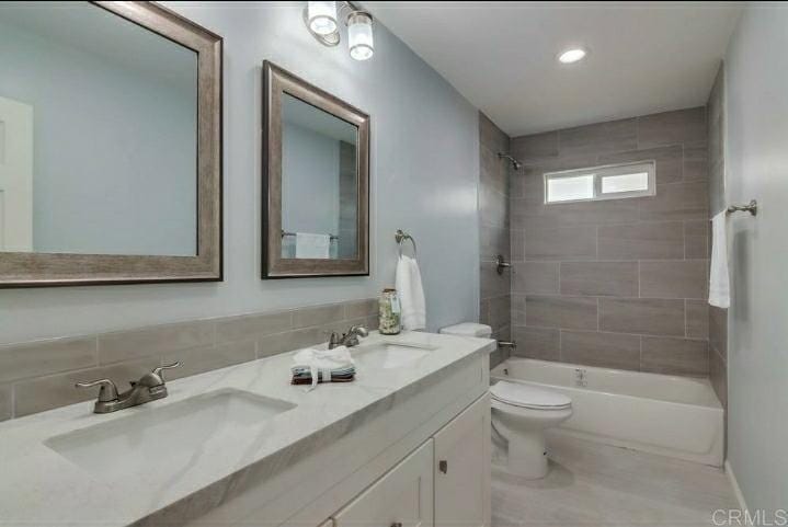 Double sinks. - 311 Date St