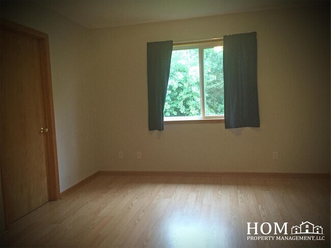 Building Photo - 624 Tanager Path
