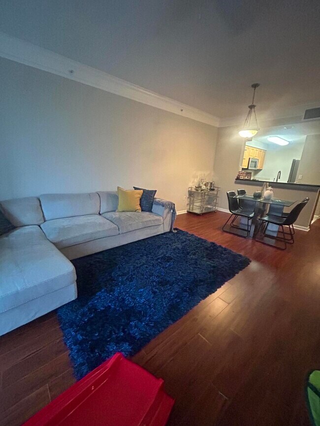 Foto del edificio - 2032 Alta Meadows Ln