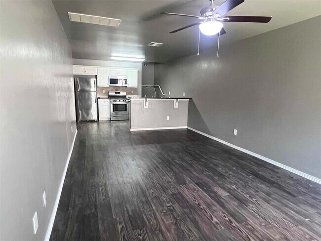 Foto del edificio - 2165 Buena Vida Ln