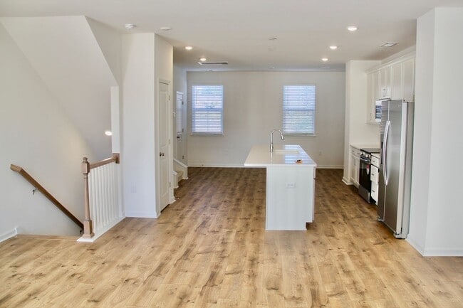 Building Photo - 464 Blair Rd