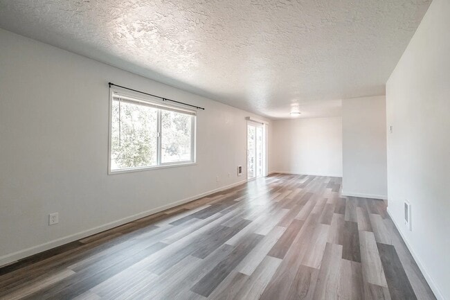 Building Photo - 3609 White Oak Ct NE