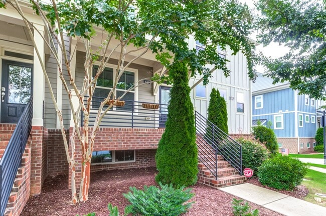 Building Photo - Townhome minutes from Lenovo Center: Available September 10th